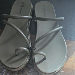 No Boundaries Women's Green Strappy Sandals